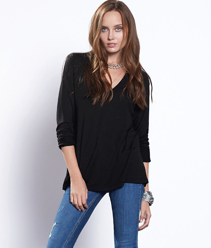 Beechwood Long Sleeved V-Neck Tee #Color_Black