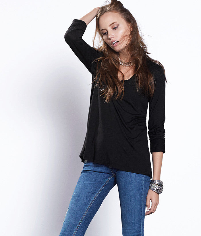 Beechwood Long Sleeved V-Neck Tee #Color_Black