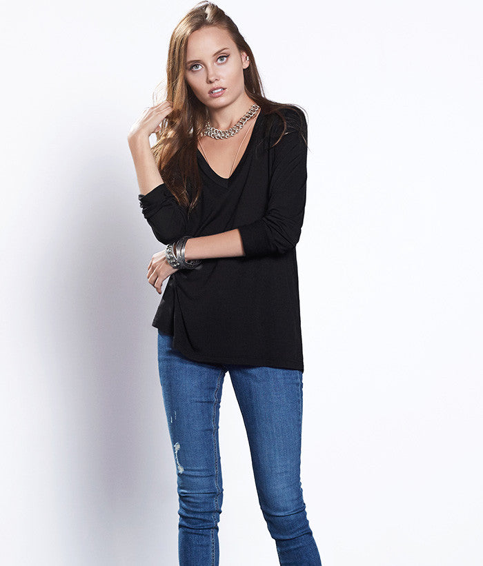 Beechwood Long Sleeved V-Neck Tee #Color_Black